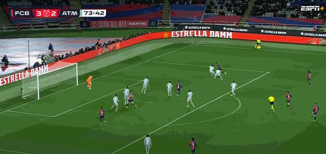 1740525636442013002.gif 4-2莱万.gif